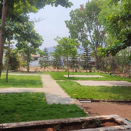 Hotel Metro Palace Resort Karjat Exteriér fotografie