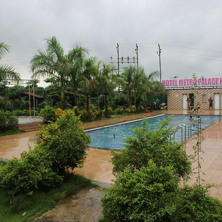 Hotel Metro Palace Resort Karjat Exteriér fotografie