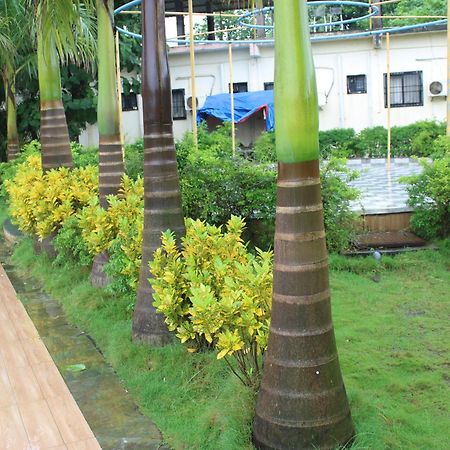 Hotel Metro Palace Resort Karjat Exteriér fotografie