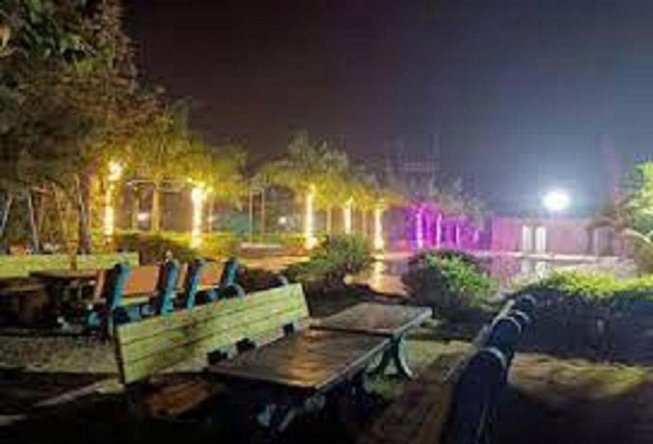 Hotel Metro Palace Resort Karjat Exteriér fotografie