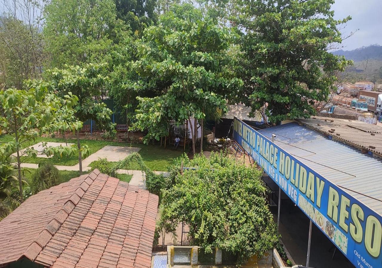 Hotel Metro Palace Resort Karjat Exteriér fotografie