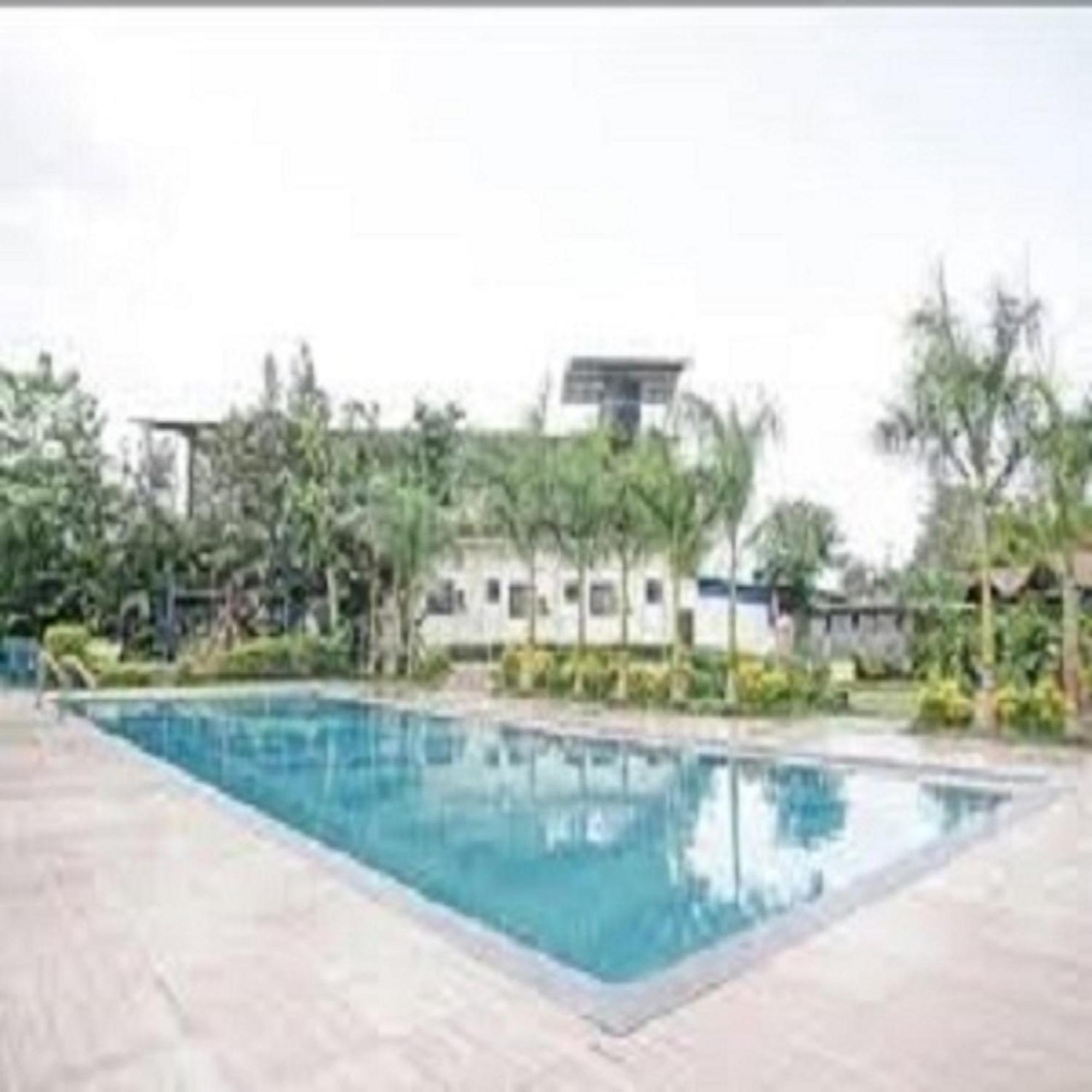 Hotel Metro Palace Resort Karjat Exteriér fotografie