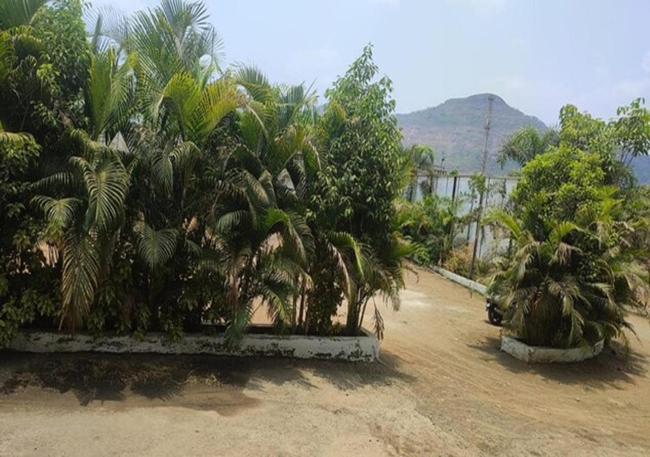 Hotel Metro Palace Resort Karjat Exteriér fotografie