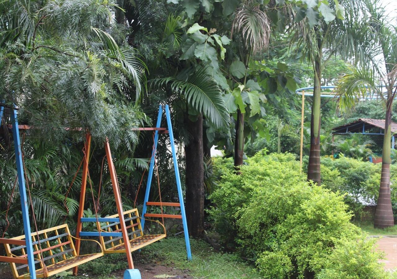 Hotel Metro Palace Resort Karjat Exteriér fotografie