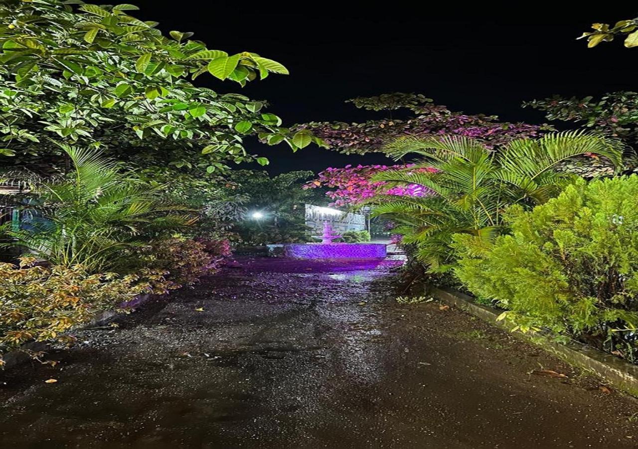 Hotel Metro Palace Resort Karjat Exteriér fotografie