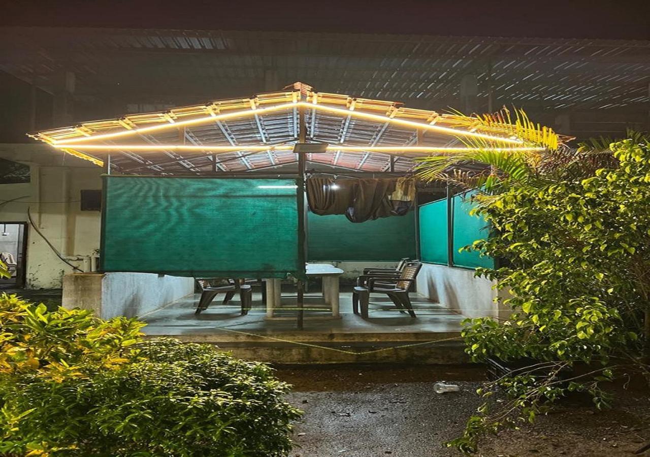 Hotel Metro Palace Resort Karjat Exteriér fotografie