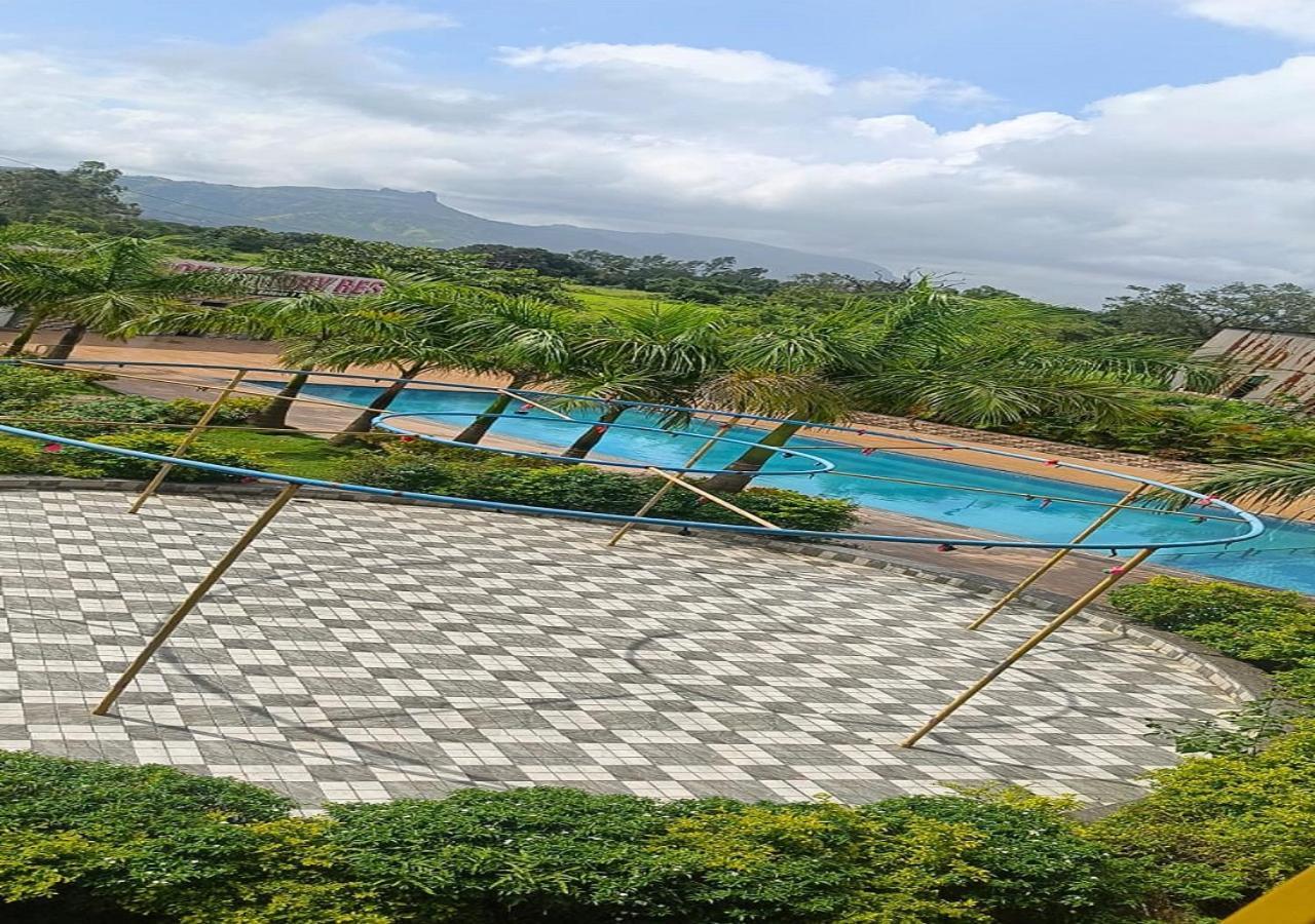 Hotel Metro Palace Resort Karjat Exteriér fotografie