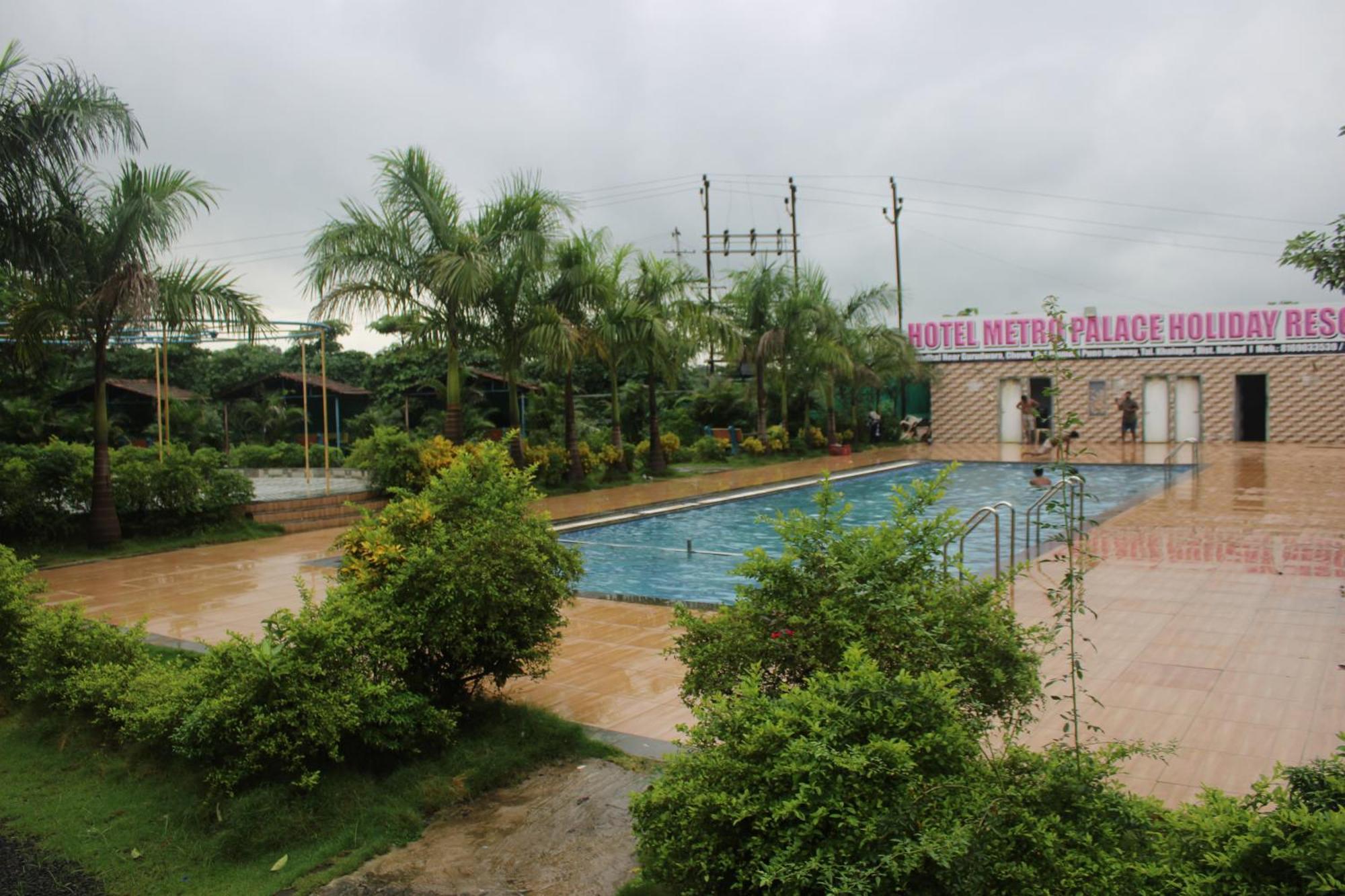 Hotel Metro Palace Resort Karjat Exteriér fotografie