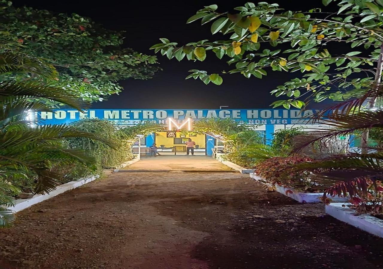 Hotel Metro Palace Resort Karjat Exteriér fotografie