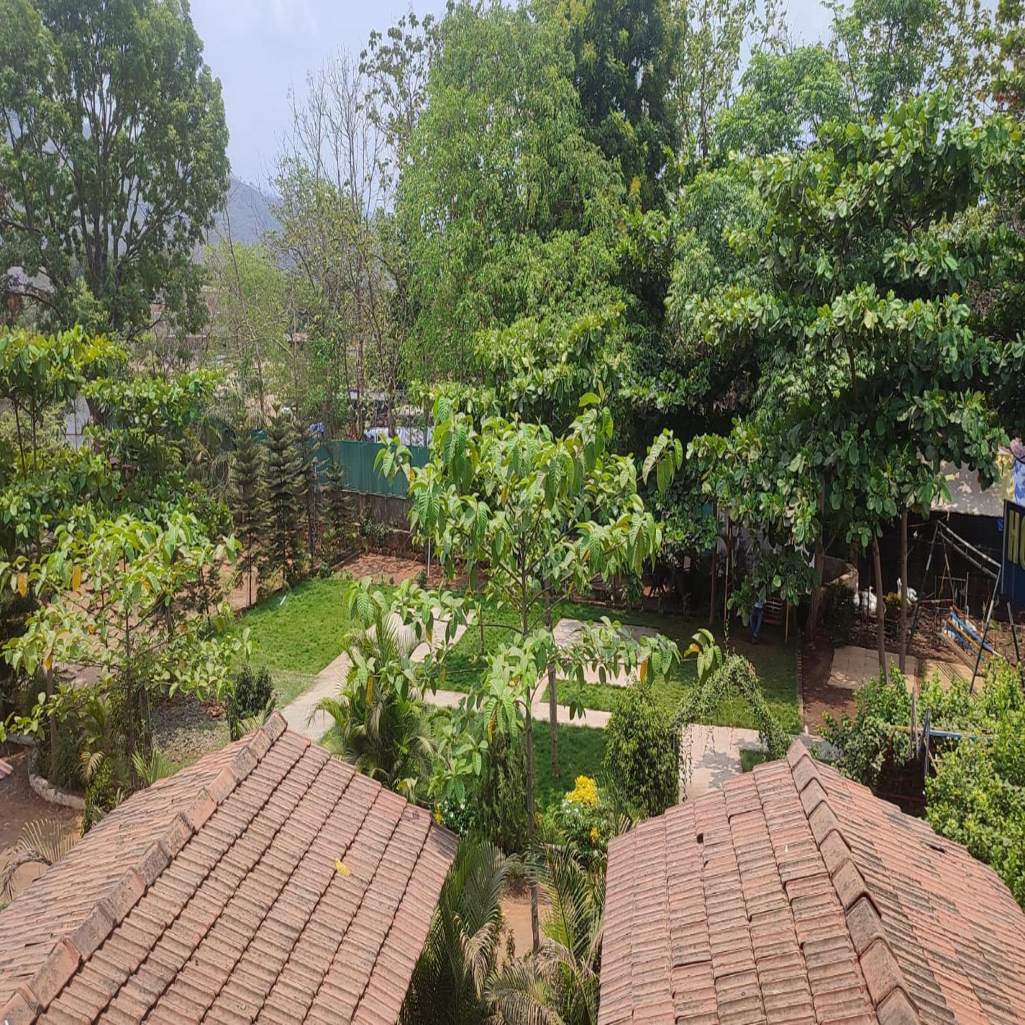 Hotel Metro Palace Resort Karjat Exteriér fotografie