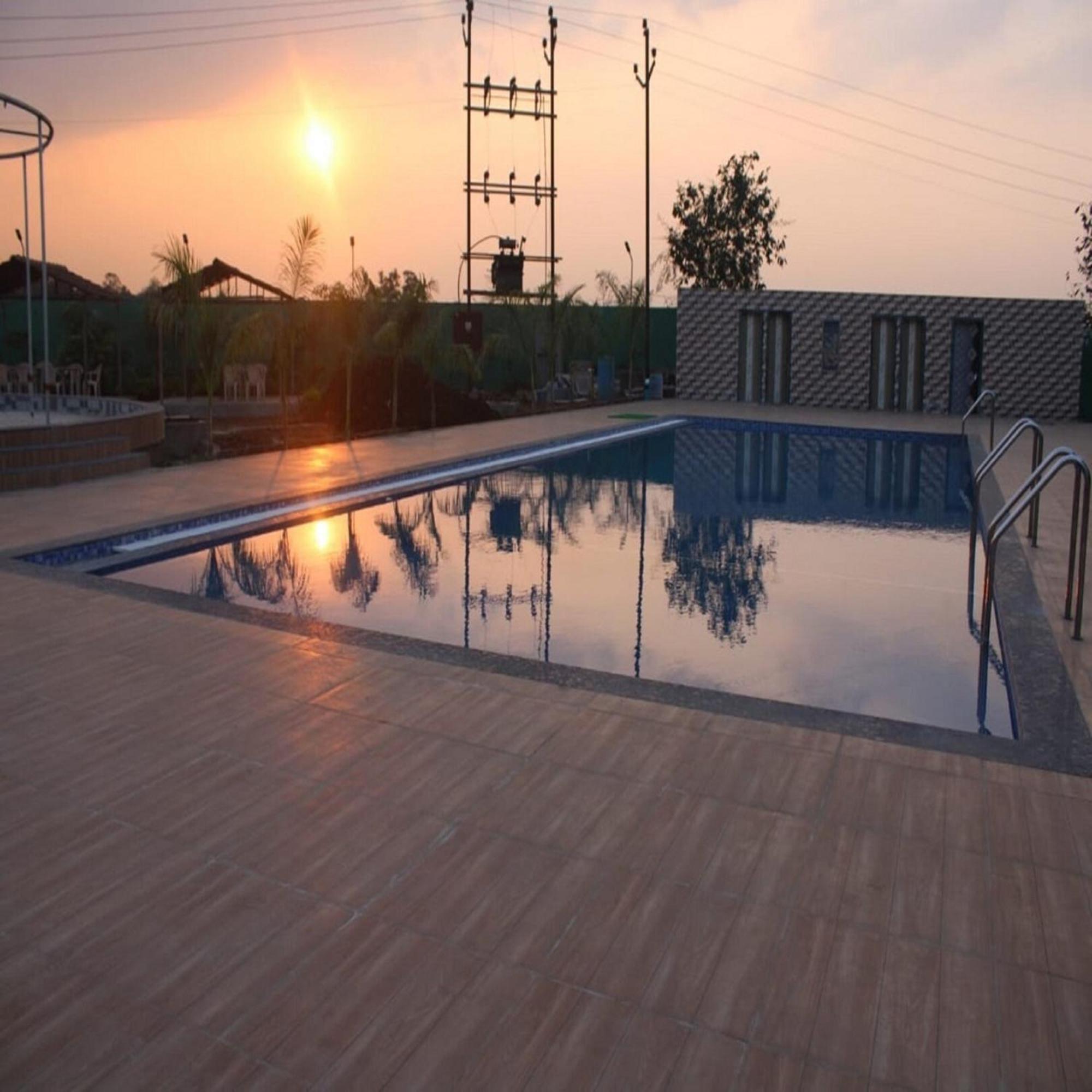 Hotel Metro Palace Resort Karjat Exteriér fotografie